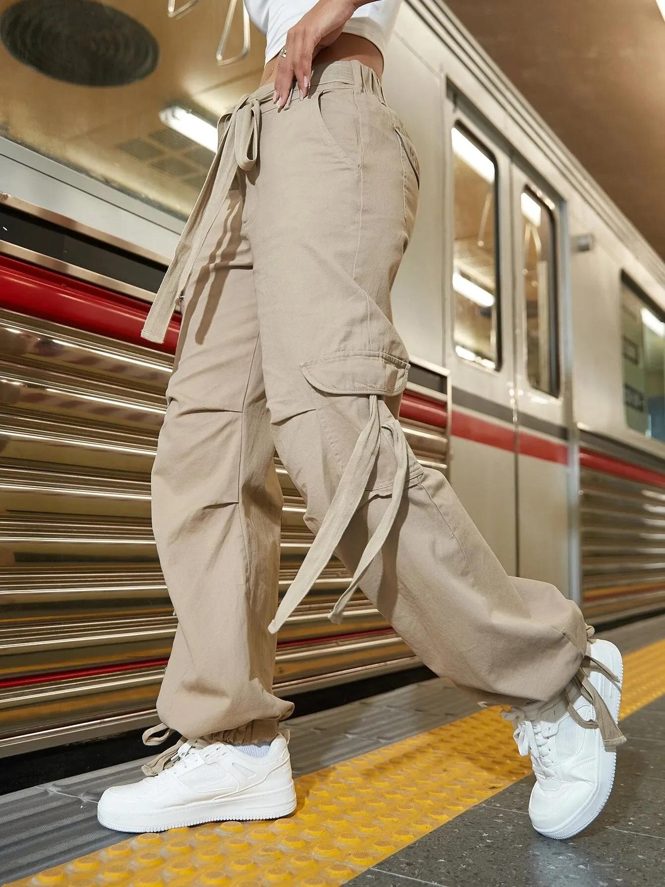 Tie Belt And Puffed Pockets Cargo Pants